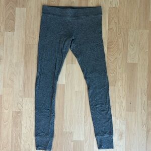 ATM leggings in gray. Size M. Knit material.  Soft and stretchy. Great cond!